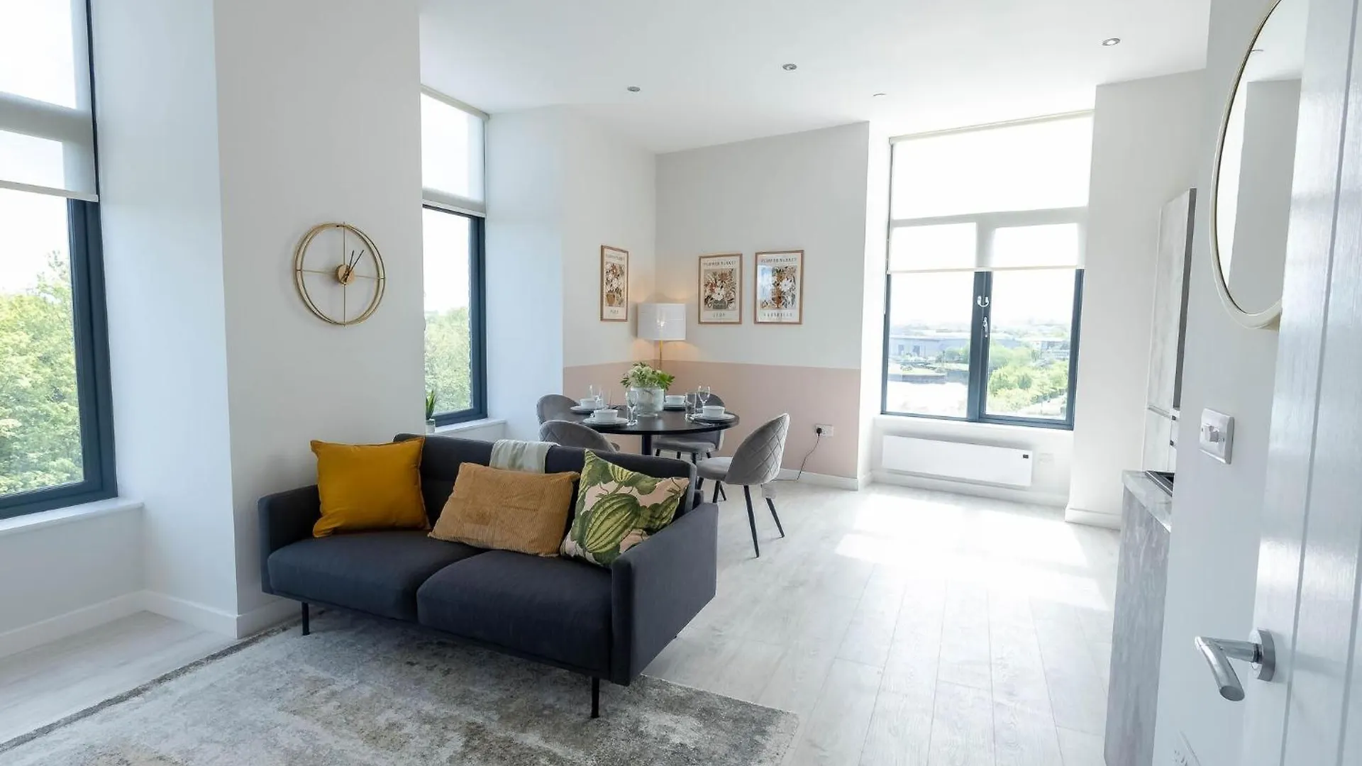 Leeds Haven Niche 1 2 Bedroom Apartments With Cityscape Views By Belvilla