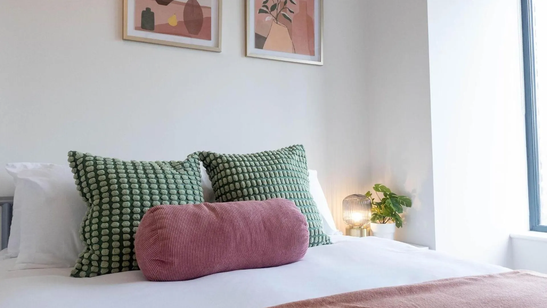 Leeds Haven Niche 1 2 Bedroom Apartments With Cityscape Views By Belvilla