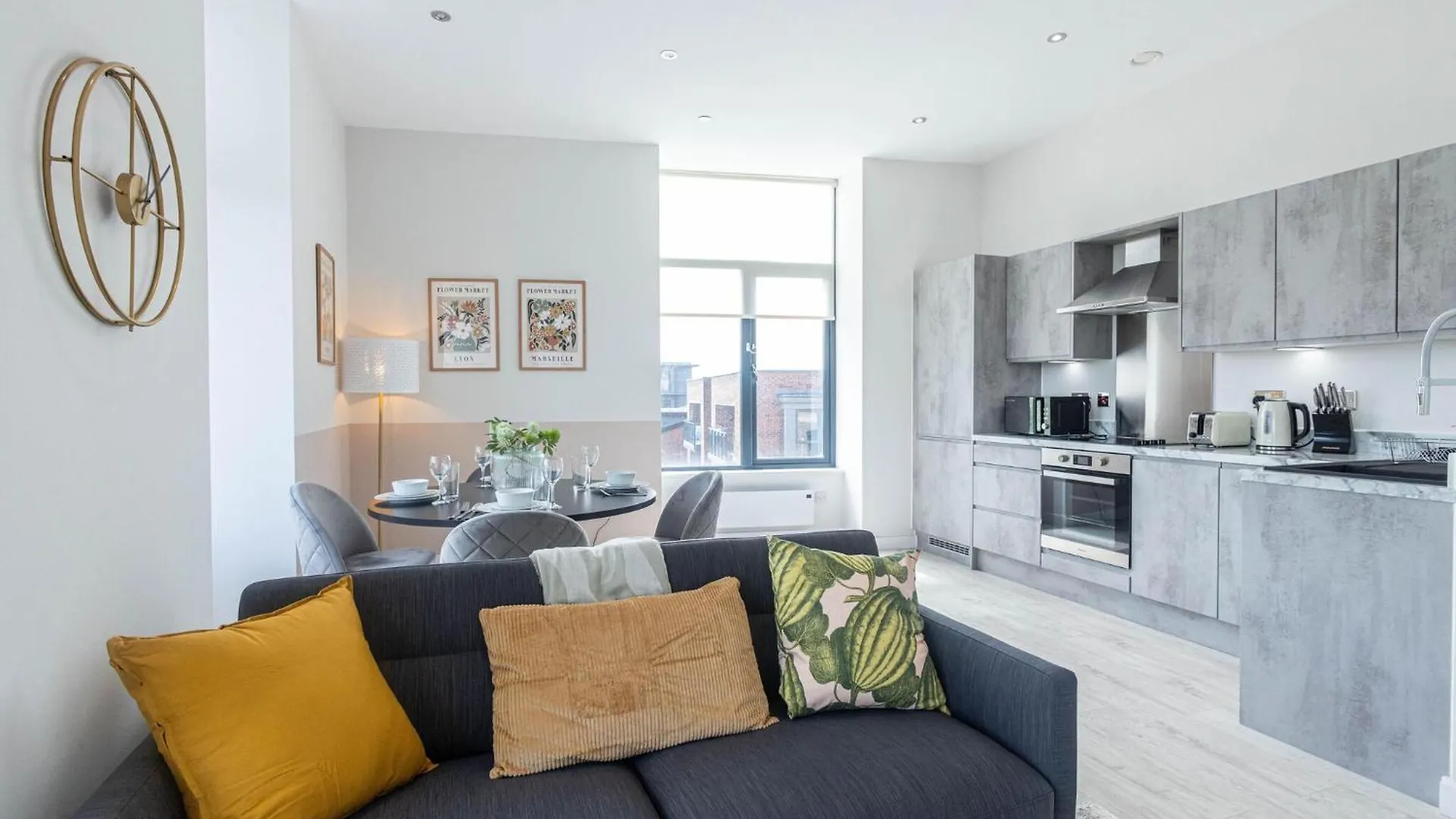 Leeds Haven Niche 1 2 Bedroom Apartments With Cityscape Views By Belvilla