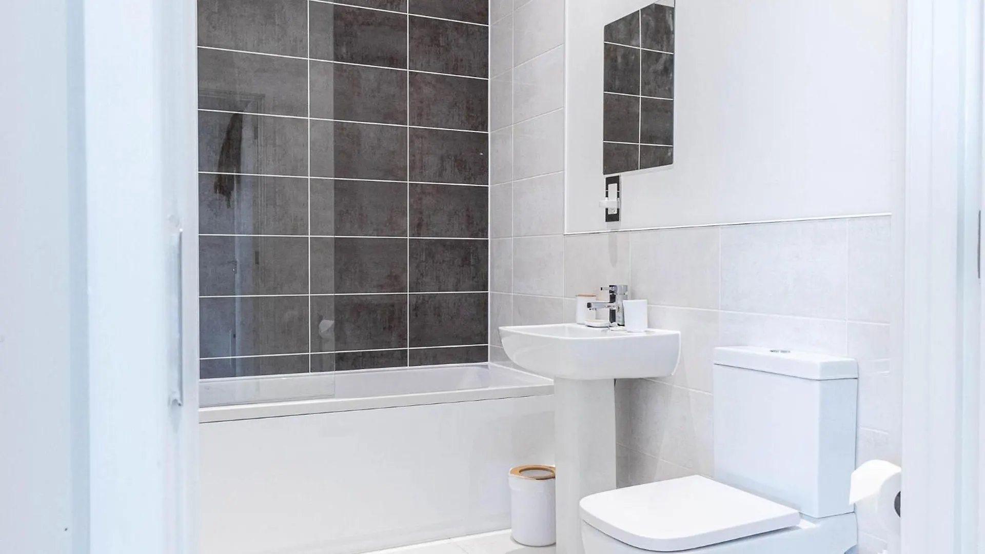 Leeds Haven Niche 1 2 Bedroom Apartments With Cityscape Views By Belvilla
